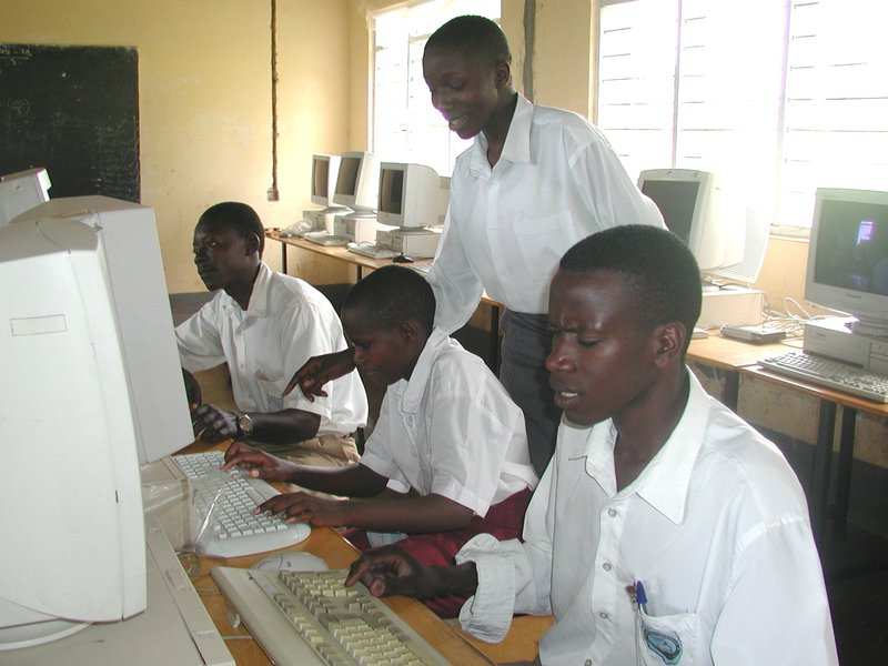 Computerværksted i funktion i Uganda